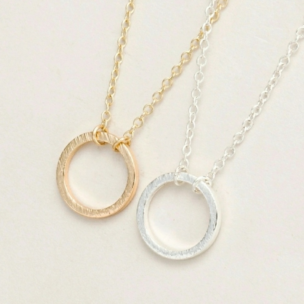 Dainty Circle Pendant Necklace